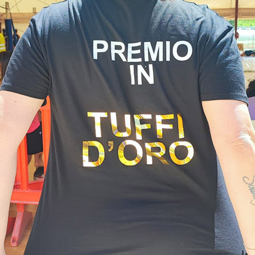 Maglietta nera con stampa oro olografica Premio in Tuffi d'Oro