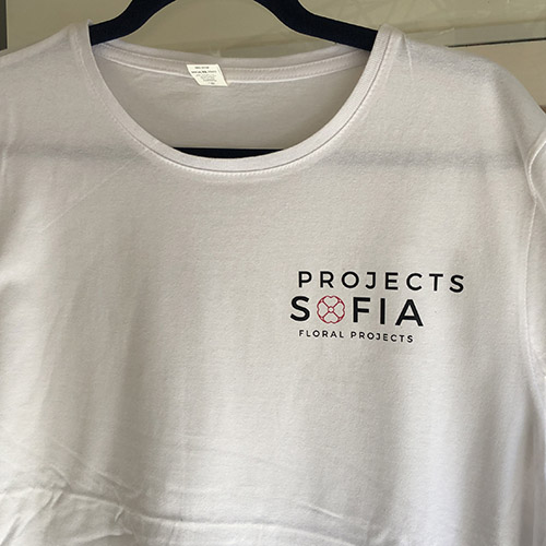 Maglietta bianca con logo Projects Sofia Floral Projects sul cuore