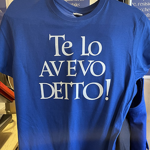 Maglietta blu royal con la scritta Te lo avevo detto in bianco