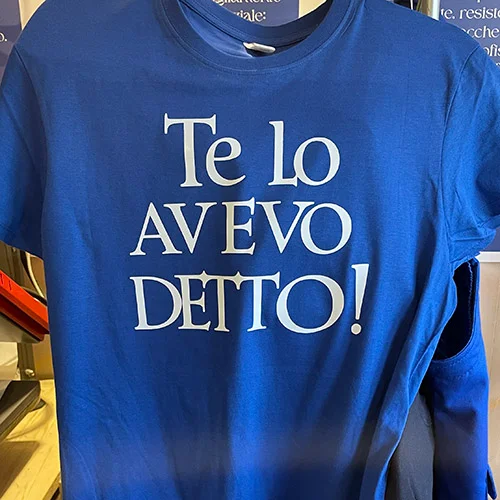 Maglietta blu royal con la scritta Te lo avevo detto in bianco